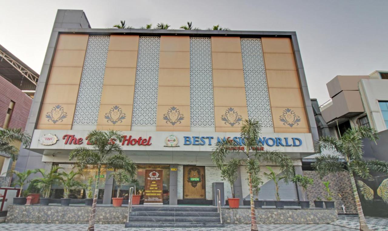 Treebo The Boss Hotel Raipur  Bagian luar foto