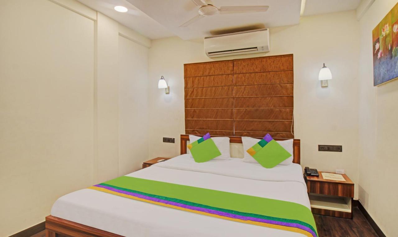 Treebo The Boss Hotel Raipur  Bagian luar foto