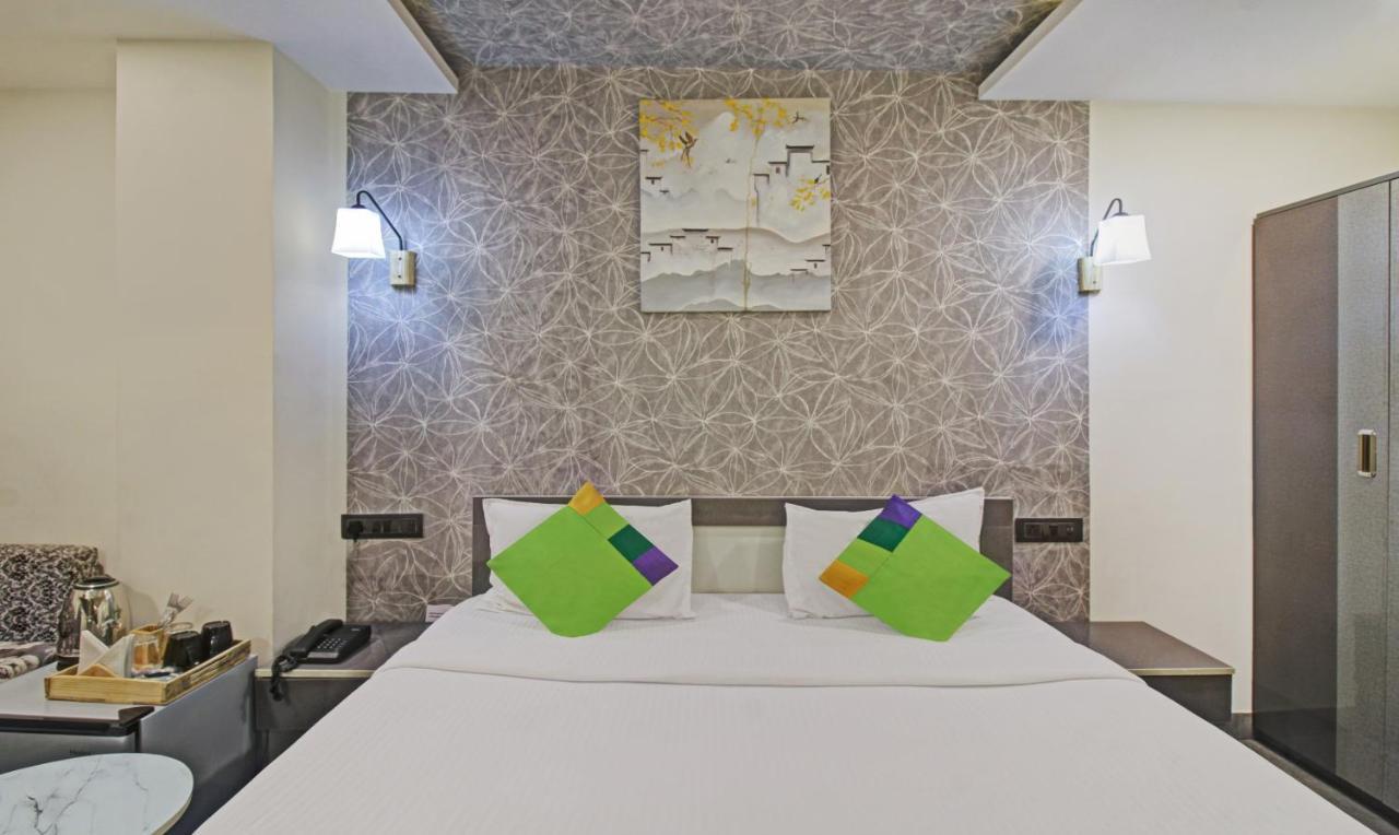 Treebo The Boss Hotel Raipur  Bagian luar foto