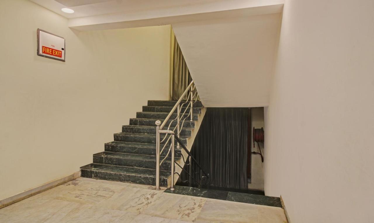 Treebo The Boss Hotel Raipur  Bagian luar foto