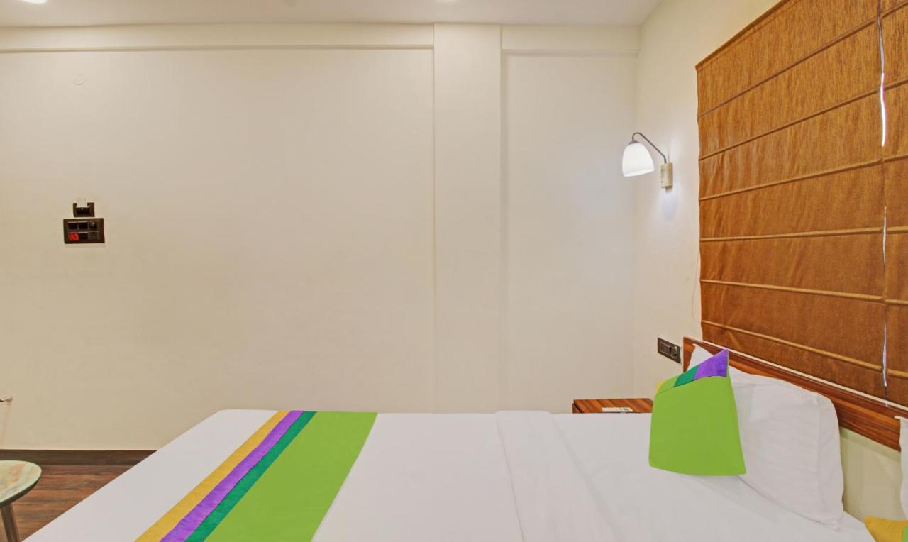 Treebo The Boss Hotel Raipur  Bagian luar foto